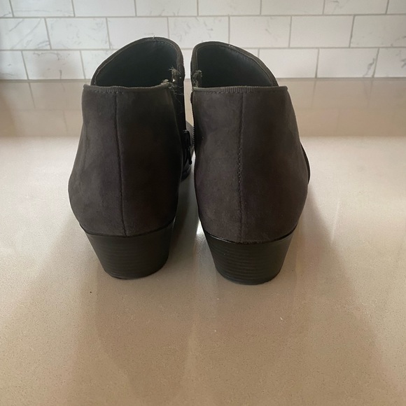 Women’s Boots - Picture 2 of 5